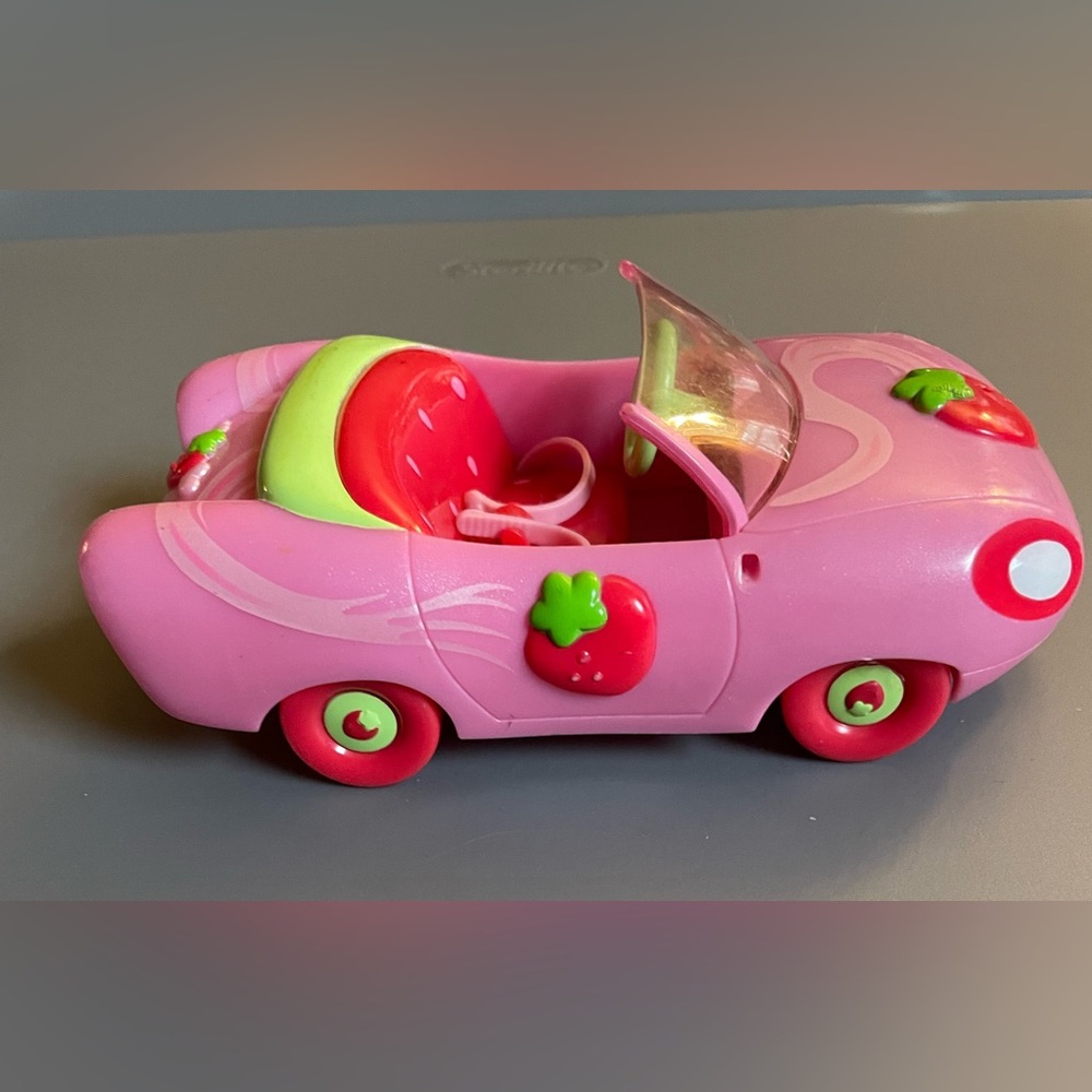 Hasbro Strawberry Shortcake Doll 2008 Toy Convertible Car Plastic 6 1/2” - Picture 4 of 6